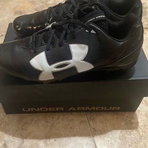 Soccer/baseball cleats